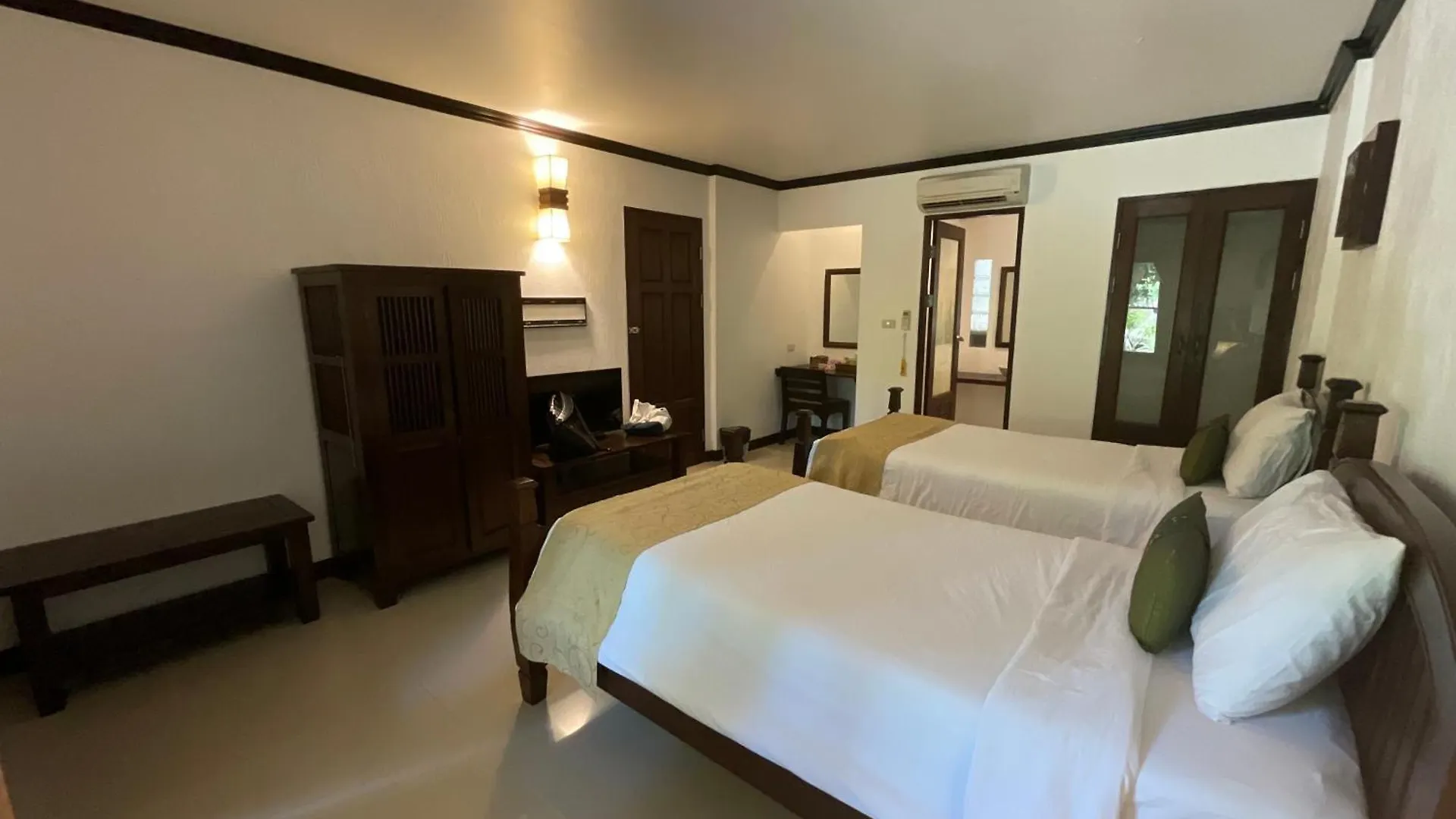 Seashell Resort Koh Tao-Sha Plus 3*,